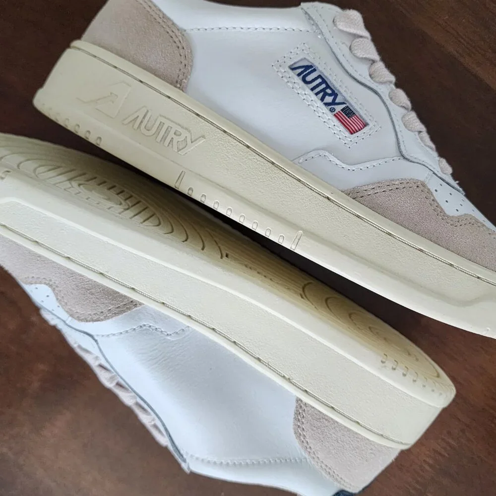 NWT - Autry Medalist Low Women’s Sneakers in White Blue 👟💙 - Picture 9 of 11